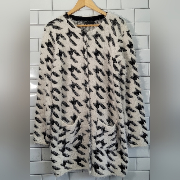 JANICE APPAREL Ladies Fuzzy Soft Textured Sweater Cardigan Houndstooth Like Patt - Picture 1 of 6